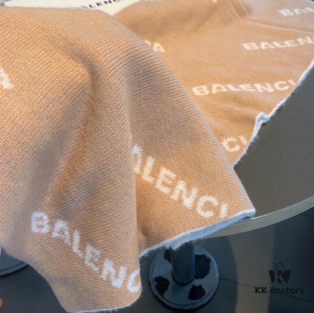 Balenciaga, synonymous with fashion and youth, perfect black and white combination, a must-have for trendsetters! 100% cashmere! Elegant logo jacquard! Soft and skin-friendly texture! New autumn/winter scarf (boutique style) 38x200 cm