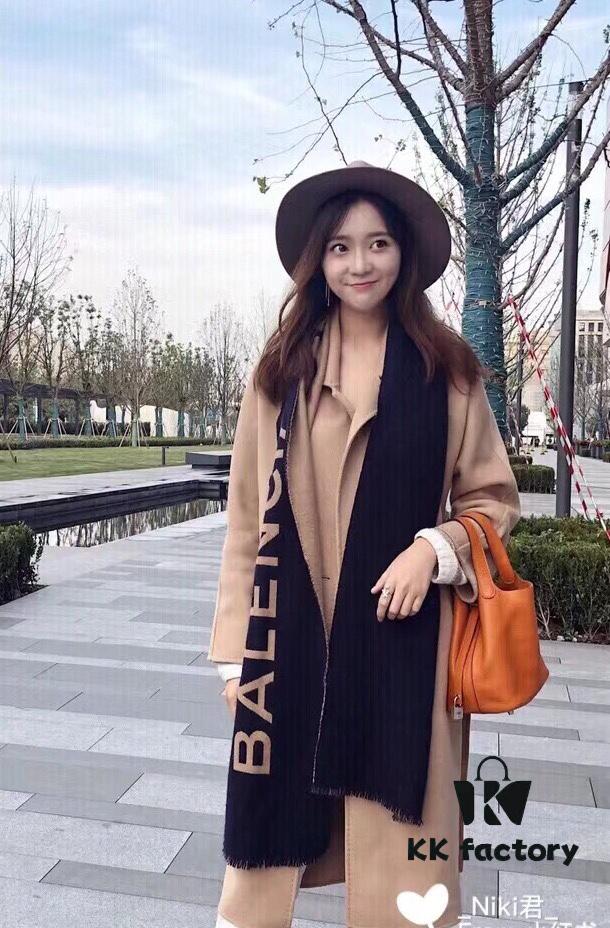 Balenciaga Classic Letter Double-Sided Cashmere Scarf