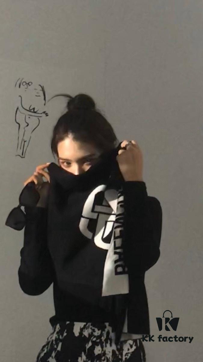 Balenciaga 100% Cashmere Scarf, 2020 Fall/Winter New Arrival, Black and White Color Block, Elegant Logo Jacquard, Soft and Skin-Friendly, Long Scarf 45*180cm, Solid Color (Retail Style)