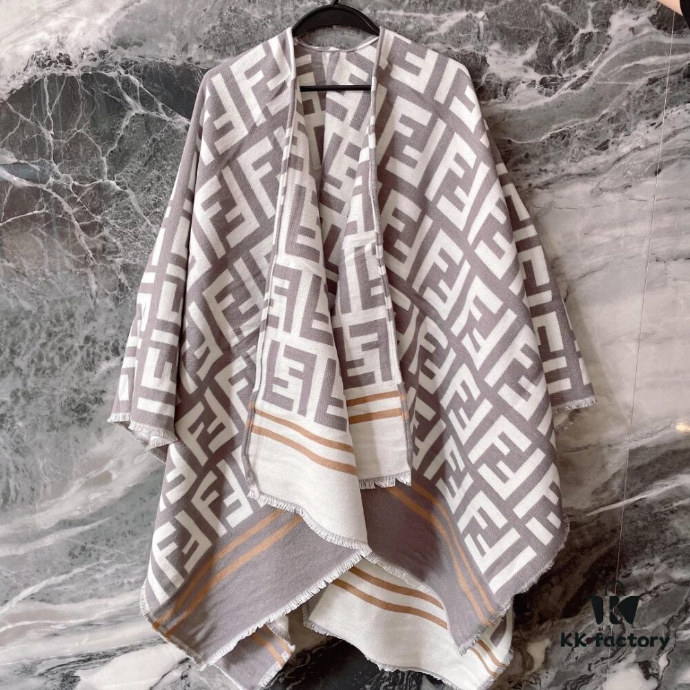 FENDI (Fendi) Heavily Recommended, Stunning Luxury Shawl-Cape – A Must-Have for Every Woman's Wardrobe