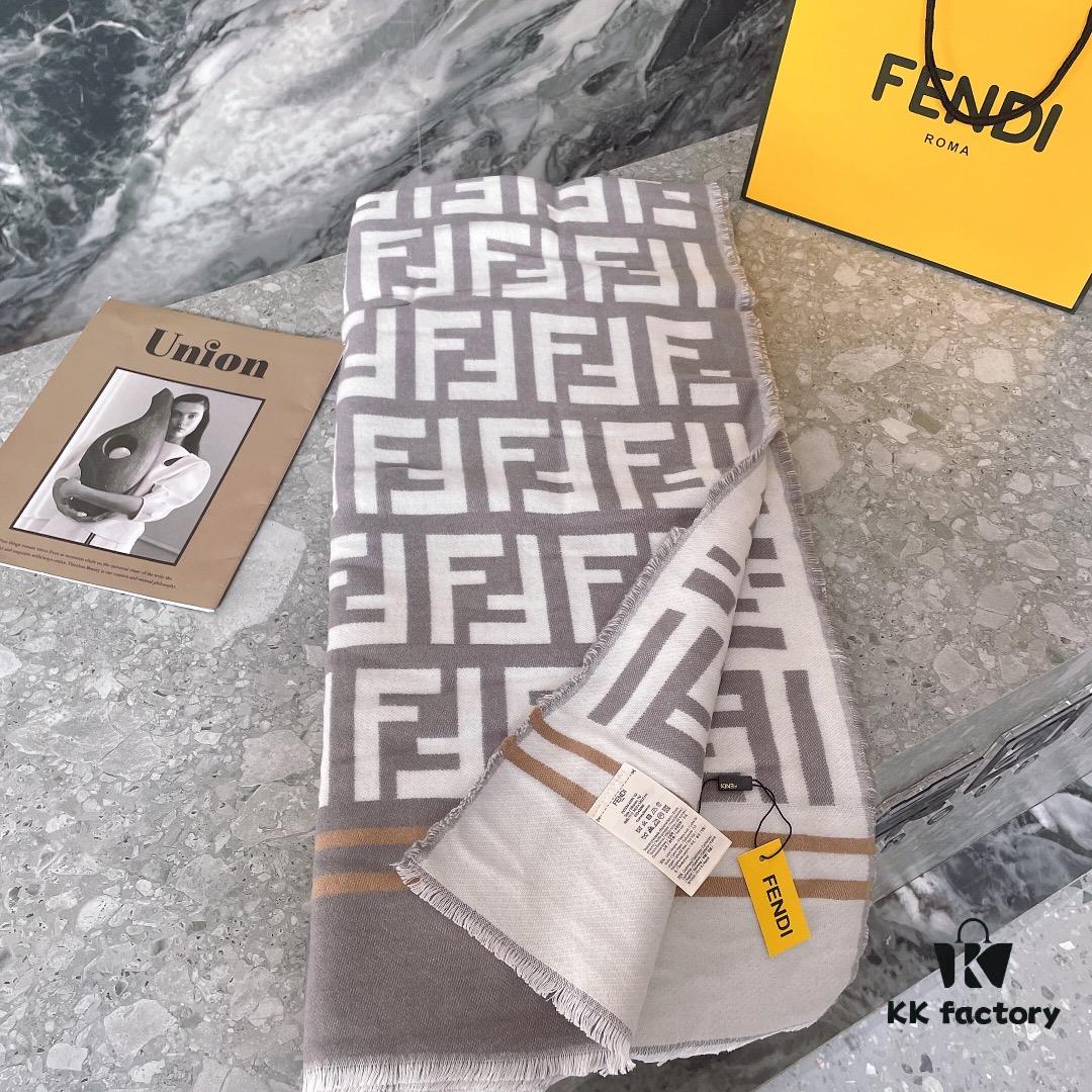 FENDI (Fendi) Heavily Recommended, Stunning Luxury Shawl-Cape – A Must-Have for Every Woman's Wardrobe