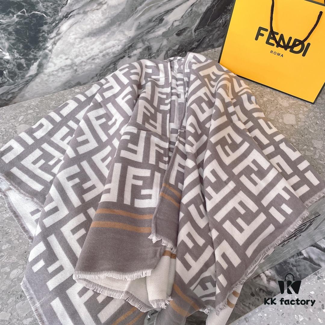 FENDI (Fendi) Heavily Recommended, Stunning Luxury Shawl-Cape – A Must-Have for Every Woman's Wardrobe