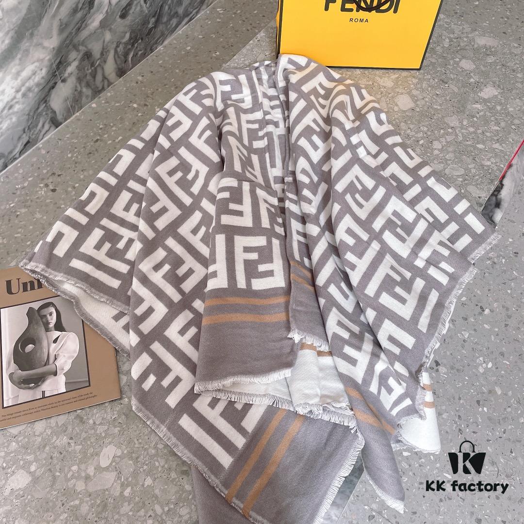 FENDI (Fendi) Heavily Recommended, Stunning Luxury Shawl-Cape – A Must-Have for Every Woman's Wardrobe