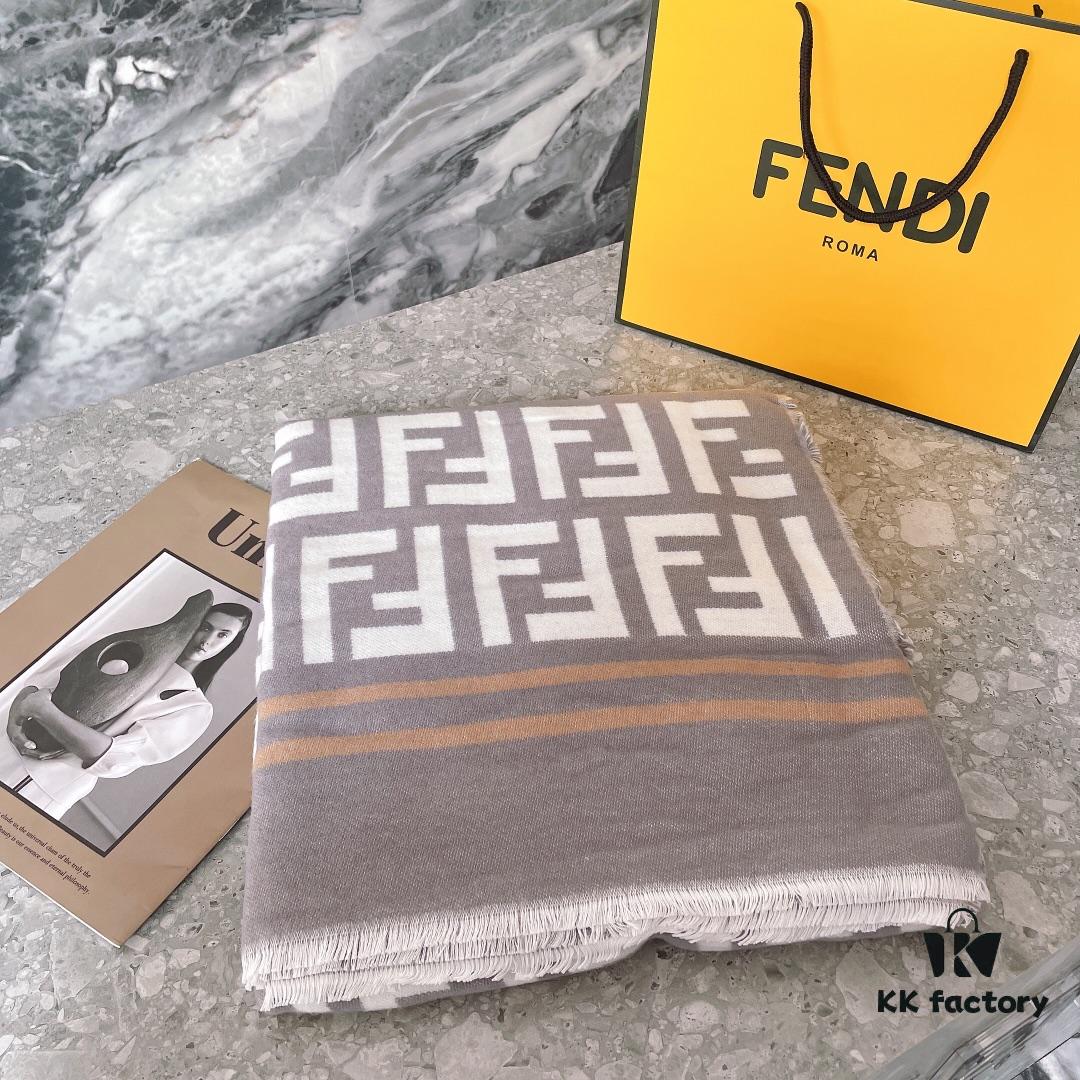FENDI (Fendi) Heavily Recommended, Stunning Luxury Shawl-Cape – A Must-Have for Every Woman's Wardrobe