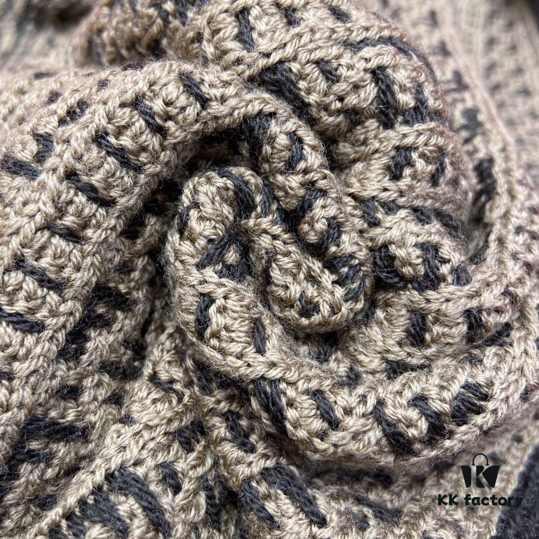 Brown FENDI Woven Wool Scarf 🧣 Timeless FF Monogram Pattern, Soft and Luxurious 100% Pure Wool Fabric, 30*180cm