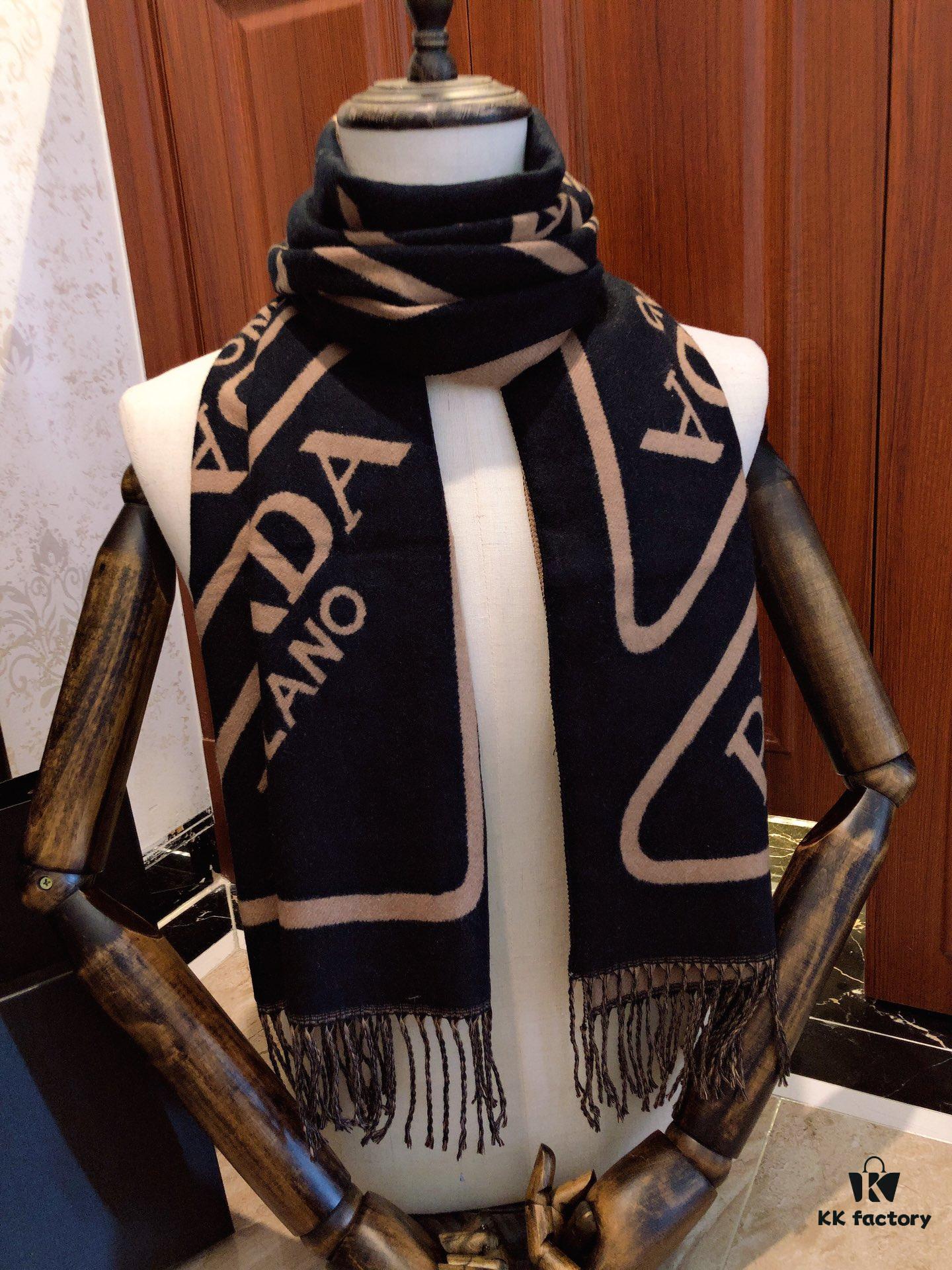 Prada Latest Couple Scarf Double-Sided Jacquard Scarf, Large and Minimalist, The Ultimate Choice for Successful Men, Classic Pattern with Logo Design, Fashionable Colors Exuding a Sophisticated Atmosphere, Fully Meeting Your Demands for Style and Quality