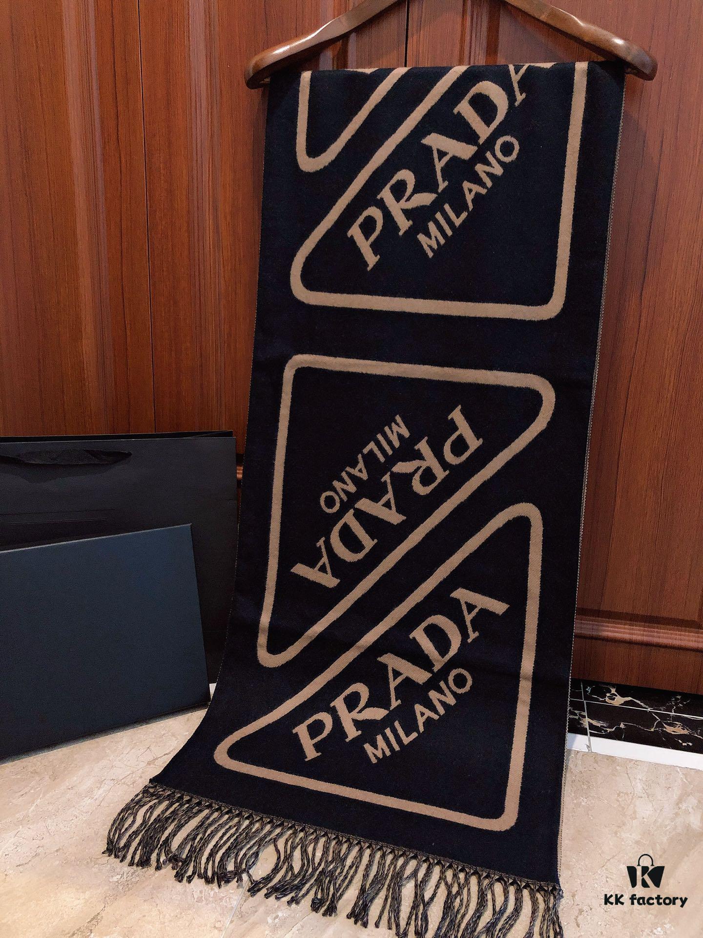 Prada Latest Couple Scarf Double-Sided Jacquard Scarf, Large and Minimalist, The Ultimate Choice for Successful Men, Classic Pattern with Logo Design, Fashionable Colors Exuding a Sophisticated Atmosphere, Fully Meeting Your Demands for Style and Quality