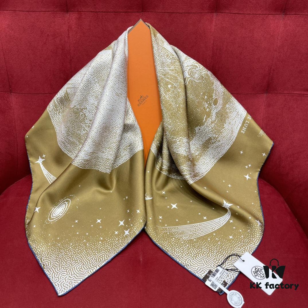 HERMES Double-Sided White Moonlight Square Scarf, Elegant Color Scheme – Reversible Design, 100% Mulberry Silk, 90*90CM