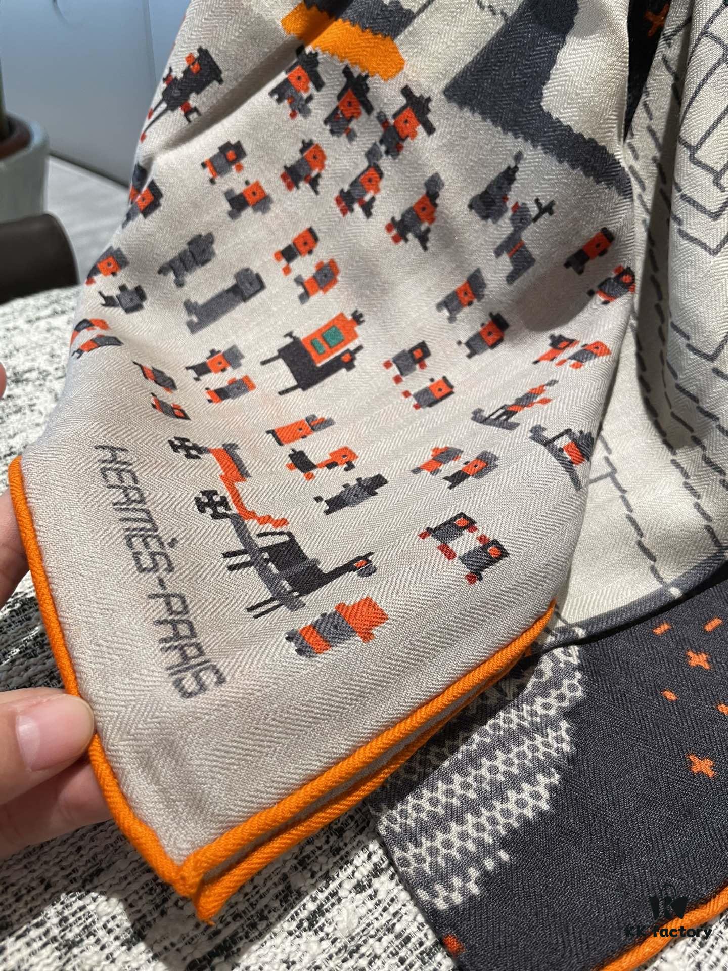 New Arrival 💞 Official Website Synchronized Size! H Brand's New Size 👍👍🆕👏👏 Everyone Says It's Gorgeous After Buying! Recommended 💕 [Fortune Baby Party 100] Cashmere Square Scarf, Premium Craftsmanship & Incredible Value! Hermes Counter Bestseller 🎁💟 Exquisite 3D Pattern with Extremely High-End Look 👍👍 Introduced Through Special Advanced Technology 🌟 Sophisticated Cutting-Edge Processing Technique 👍‼️ Adored by Elegant & Affluent Women; The Quality, Style, and Price Make Luxury Enthusiasts Scream with Delight—Exceptional Cost-Performance, Absolutely Worth Owning‼️‼️ Size: 100cm*100cm, 70% Cashmere + 30% Silk