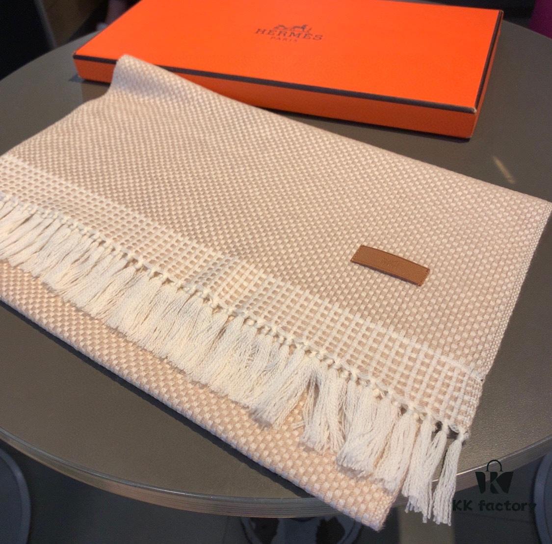 Hermes Handwoven Cashmere Scarf! Subtle and Sophisticated Style for Autumn and Winter!