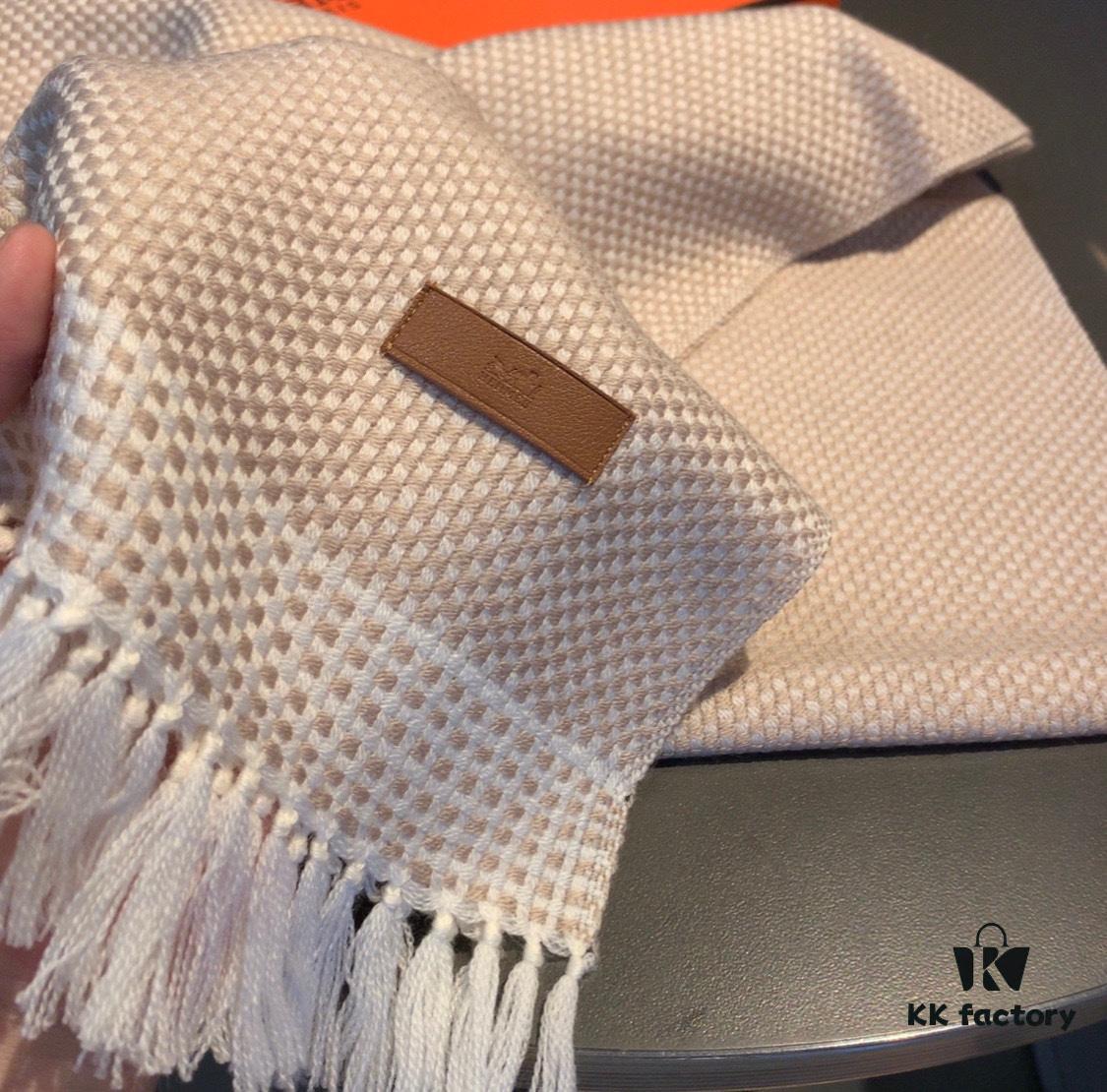 Hermes Handwoven Cashmere Scarf! Subtle and Sophisticated Style for Autumn and Winter!
