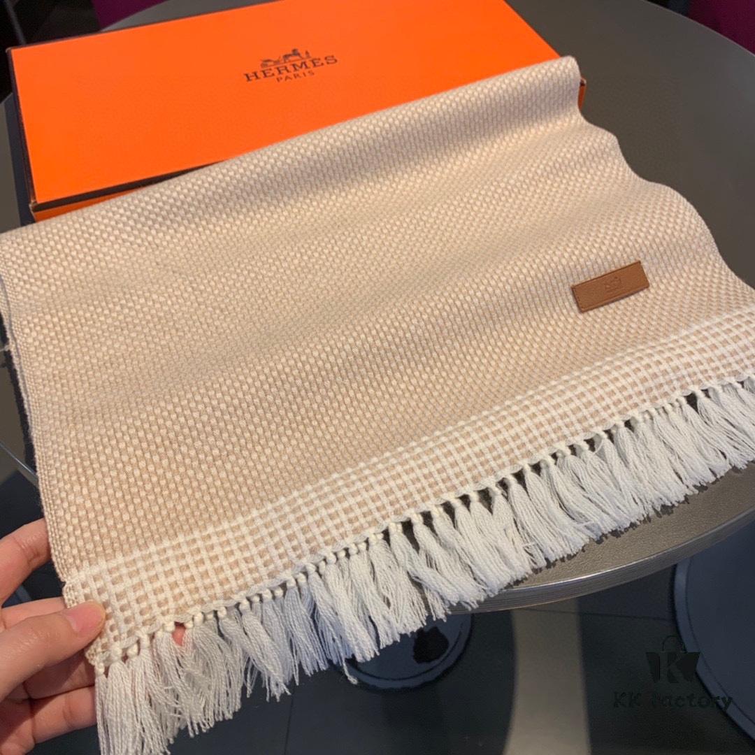 Hermes Handwoven Cashmere Scarf! Subtle and Sophisticated Style for Autumn and Winter!