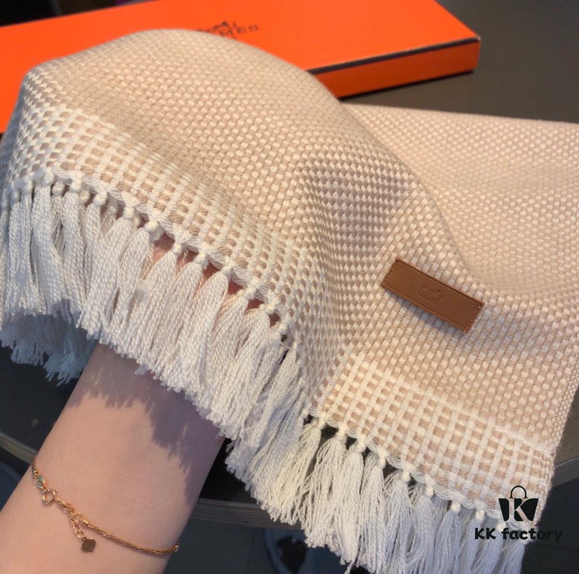 Hermes Handwoven Cashmere Scarf! Subtle and Sophisticated Style for Autumn and Winter!