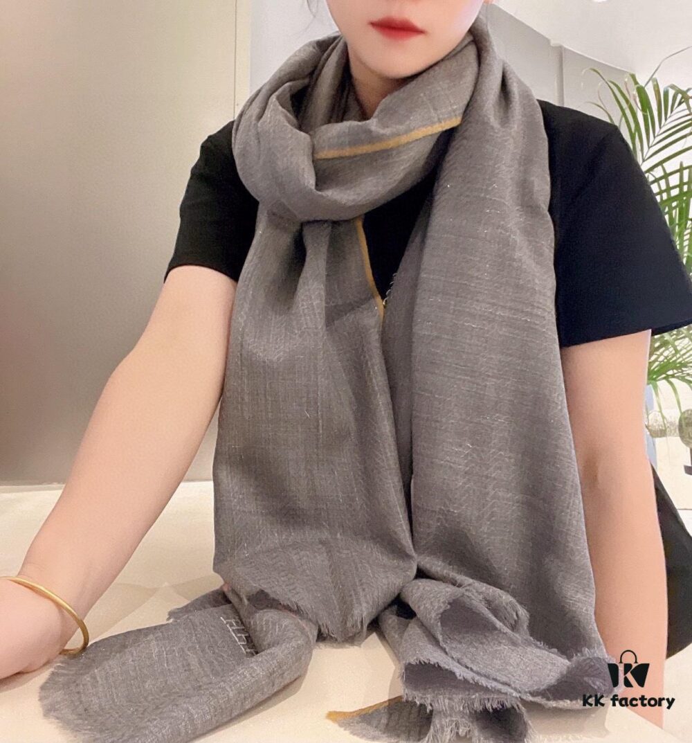 Hermès-style Luxury Scarf with Metal Frame Design, Made from Kashmiri Cashmere