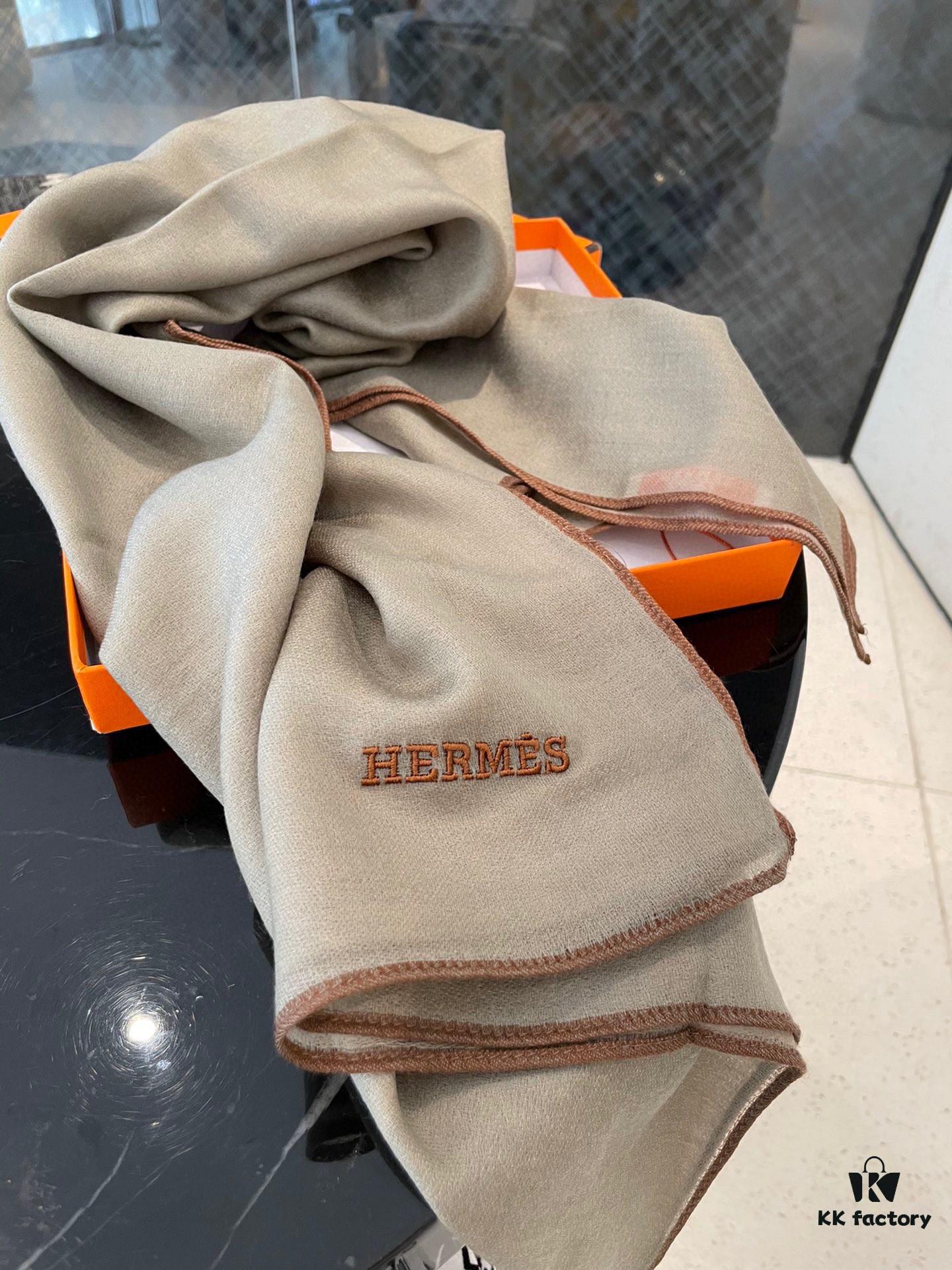 2022 Hermès New Arrival Cashmere Scarf – Italian Crafted Baby Cashmere, Elegant Solid Color Design, 100% Pure Cashmere, 100cm x 100cm