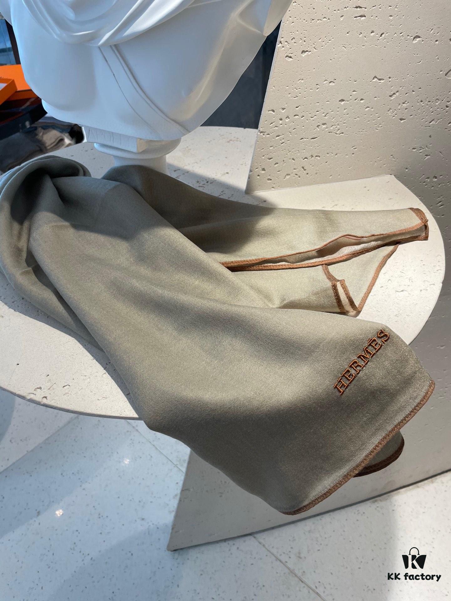 2022 Hermès New Arrival Cashmere Scarf – Italian Crafted Baby Cashmere, Elegant Solid Color Design, 100% Pure Cashmere, 100cm x 100cm