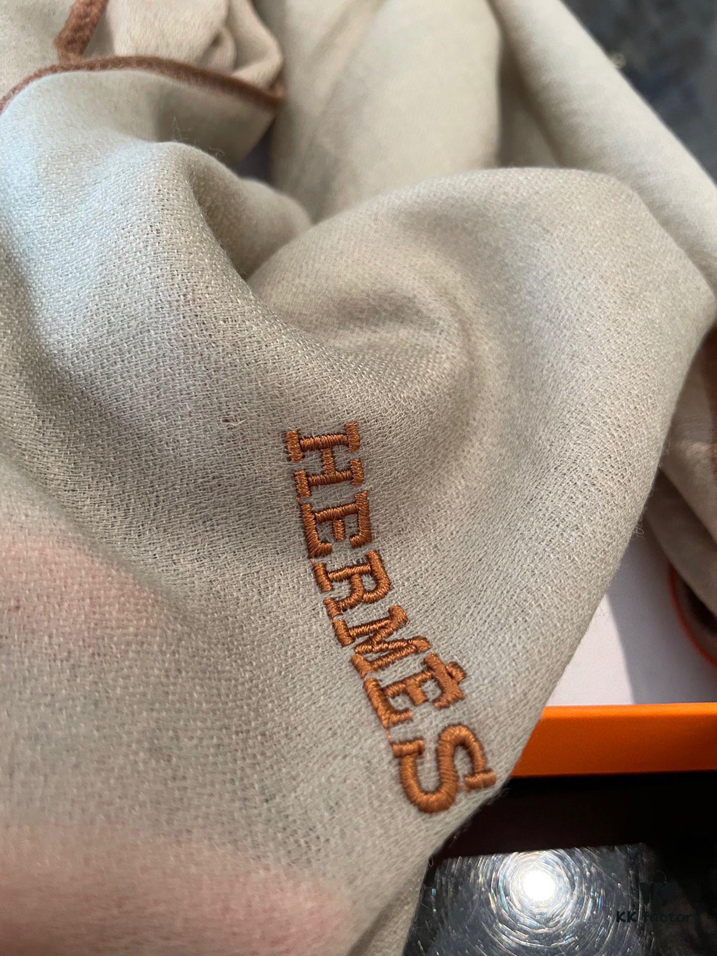 2022 Hermès New Arrival Cashmere Scarf – Italian Crafted Baby Cashmere, Elegant Solid Color Design, 100% Pure Cashmere, 100cm x 100cm