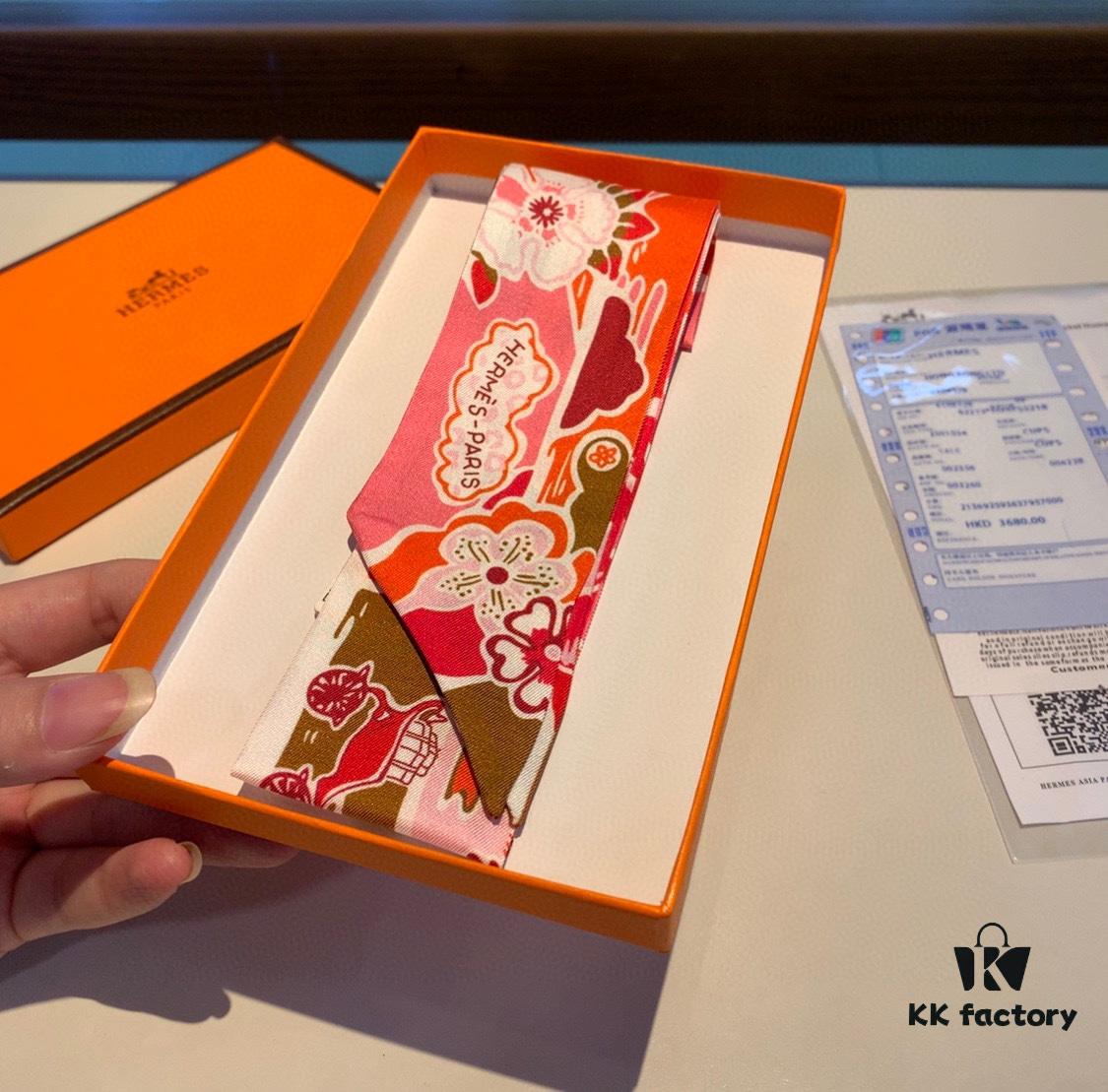 New Arrival, 'Bingata' Red Pattern Dyed Hermès Heavyweight Twill Silk Twilly Scarf, Authentic Edition, Counter Synchronized