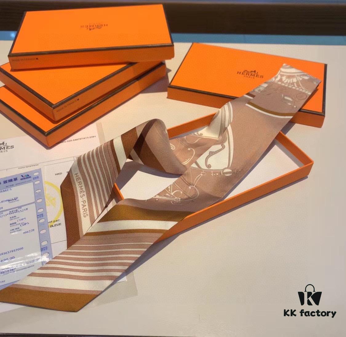 Hermès Twilly, Popular 'Book Stamp' Design, 18 Momme Heavyweight Silk Twill, Delicately Rolled Edges, 5×85 cm