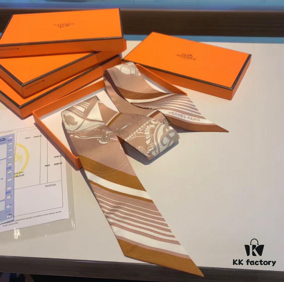 Hermès Twilly, Popular 'Book Stamp' Design, 18 Momme Heavyweight Silk Twill, Delicately Rolled Edges, 5×85 cm