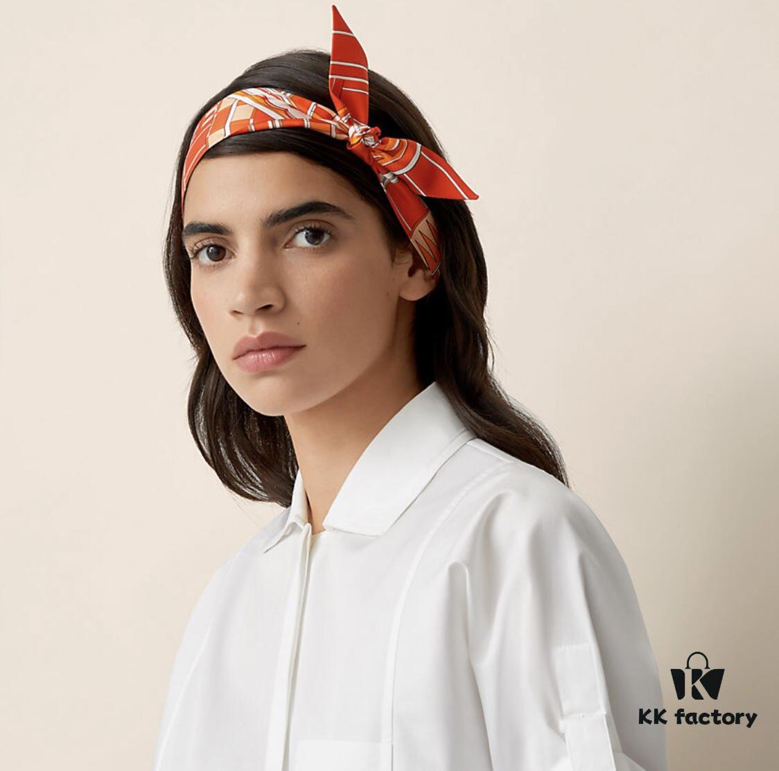 Hermès New Twilly 'Rotating Loop' - Inspired by the 'Rotating Loop' Scarf Design