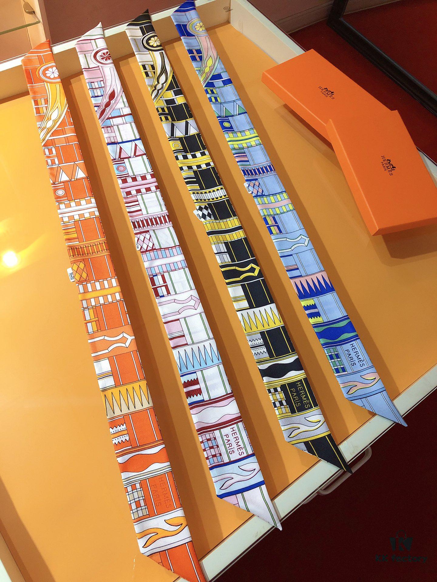 Hermès New Twilly 'Rotating Loop' - Inspired by the 'Rotating Loop' Scarf Design