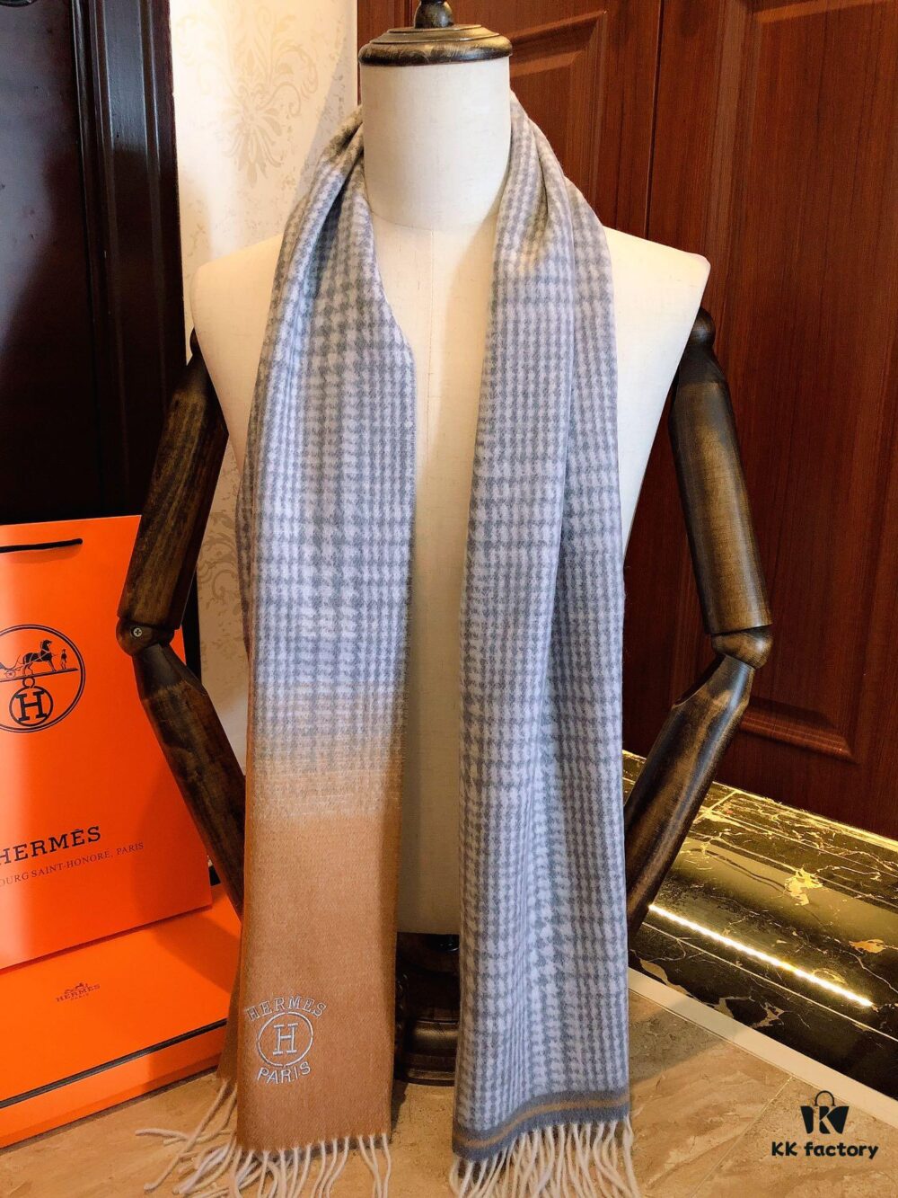 Hermes Wool Scarf – Unisex Luxury Design, Soft and Elegant, Perfect for Formal or Casual Wear
