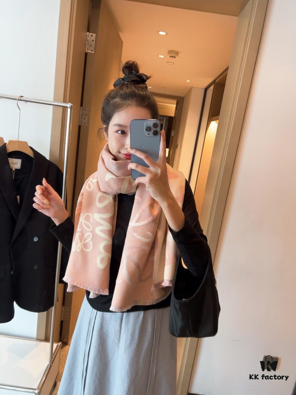 Loewe · Delicate and Soft Color Palette, Exquisitely Alluring! Understated Elegance with a Touch of Quiet Sophistication