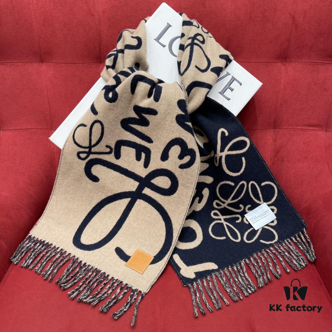 LOEWE 2022 Fall/Winter Graffiti Scarf – A Playful and Youthful Winter Must-Have