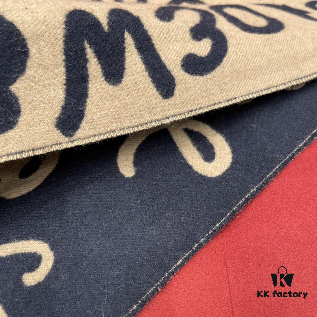 LOEWE 2022 Fall/Winter Graffiti Scarf – A Playful and Youthful Winter Must-Have