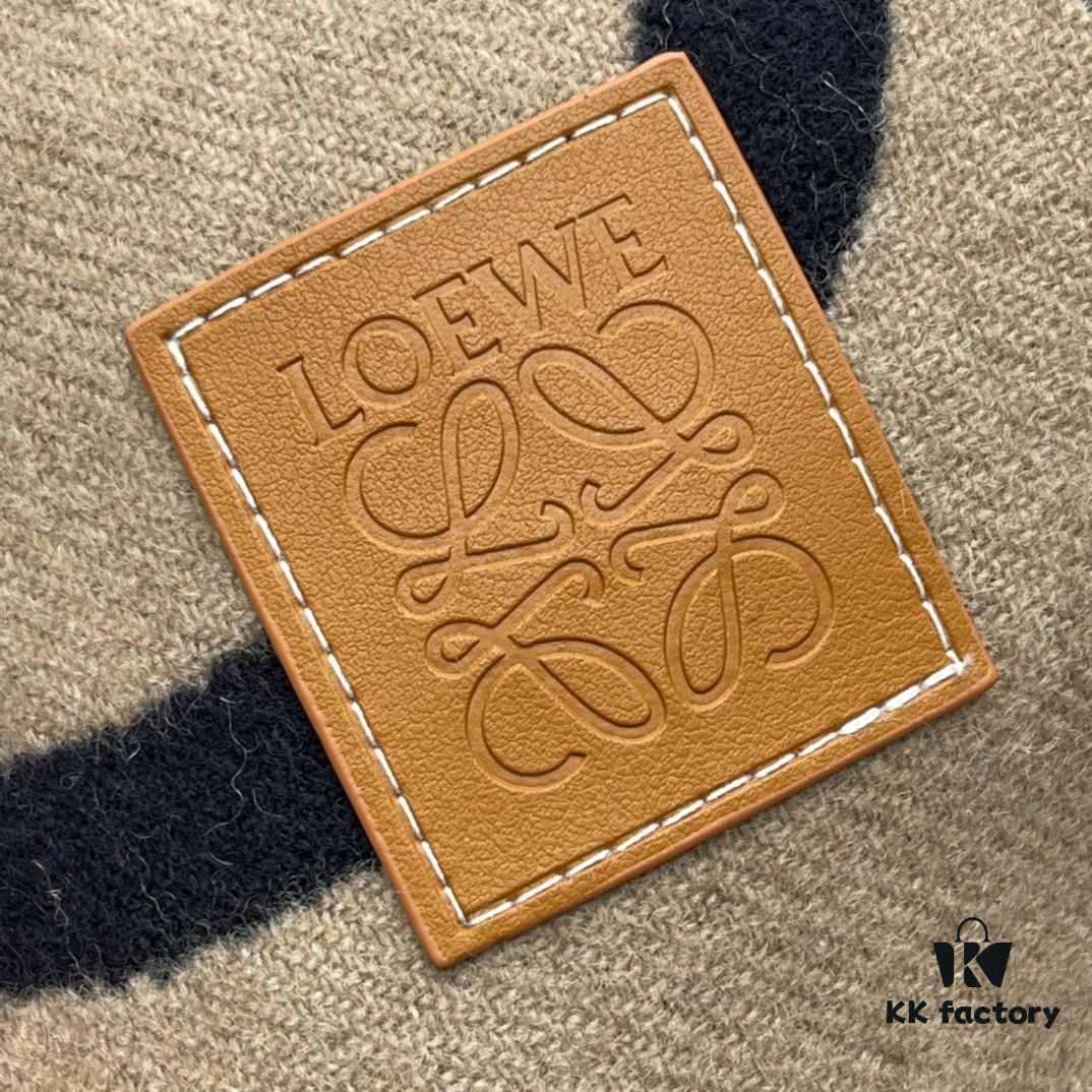 LOEWE 2022 Fall/Winter Graffiti Scarf – A Playful and Youthful Winter Must-Have