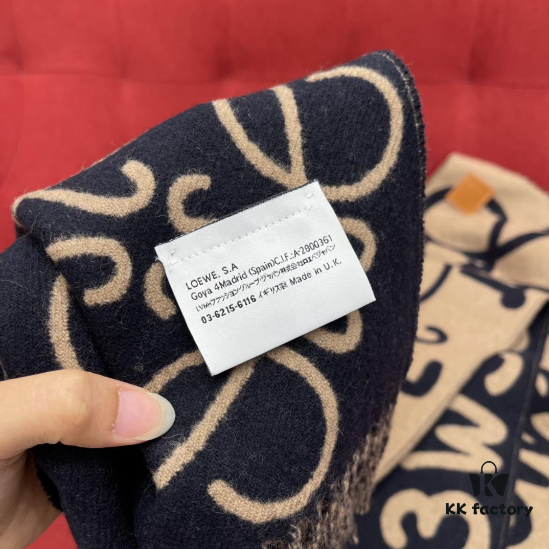 LOEWE 2022 Fall/Winter Graffiti Scarf – A Playful and Youthful Winter Must-Have