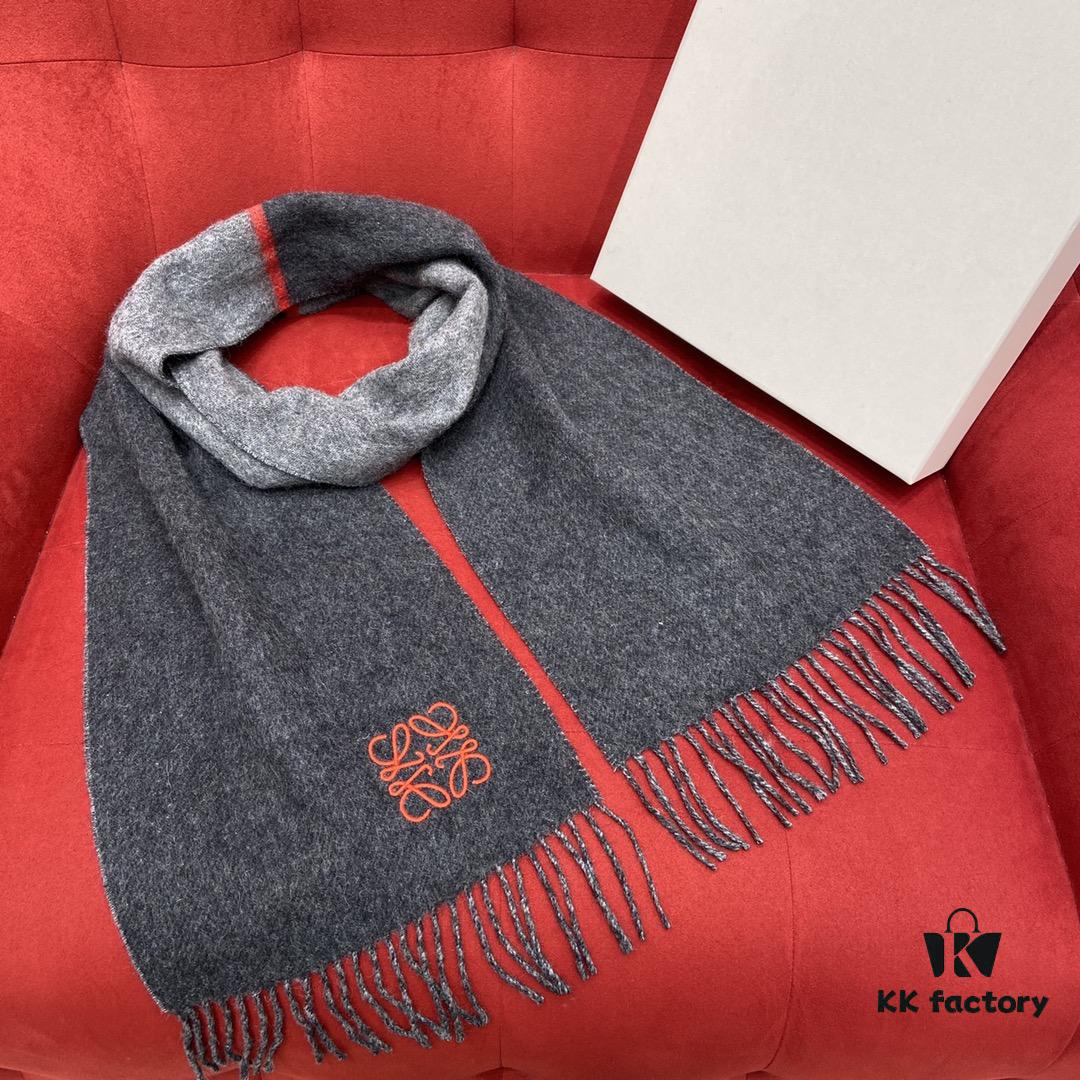 Black and Gray LOEWE Classic Unisex Scarf – Winter Must-Have – 90% Wool, 10% Cashmere