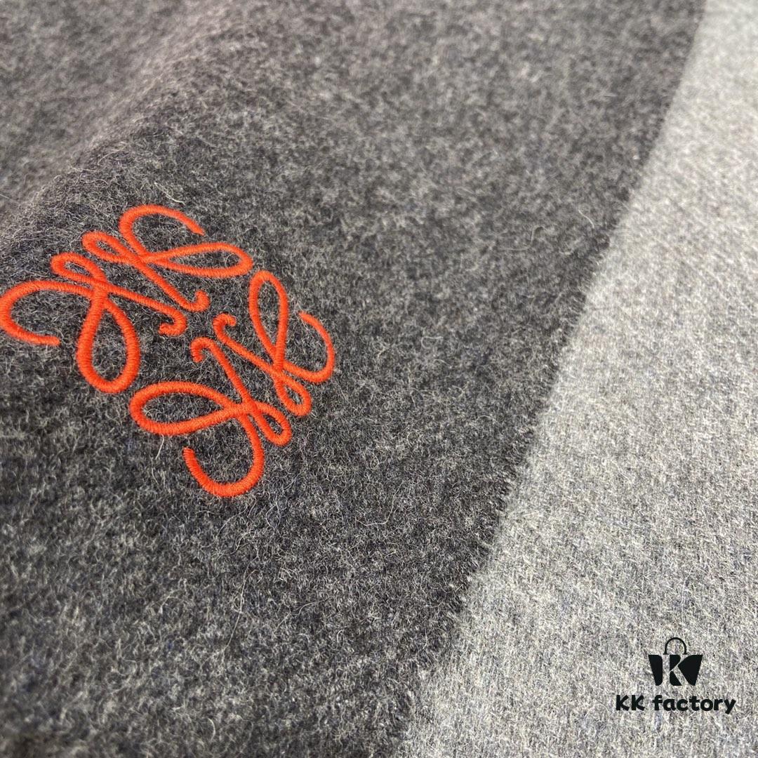 Black and Gray LOEWE Classic Unisex Scarf – Winter Must-Have – 90% Wool, 10% Cashmere