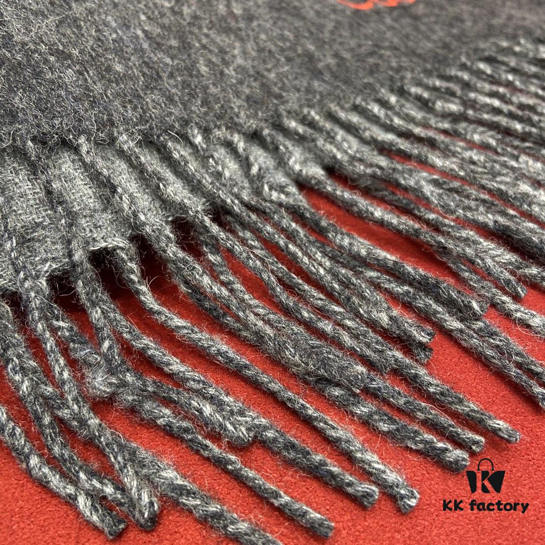 Black and Gray LOEWE Classic Unisex Scarf – Winter Must-Have – 90% Wool, 10% Cashmere