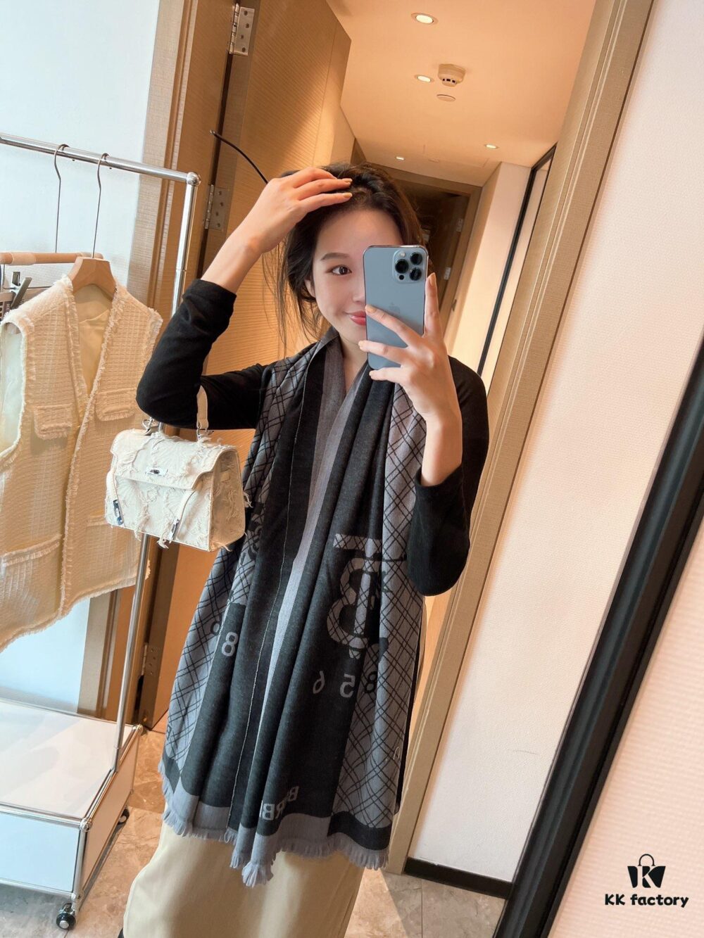 Burberry Women's Scarf, Elegant and Classic Design with Soft Lambswool Fabric, 70*180cm