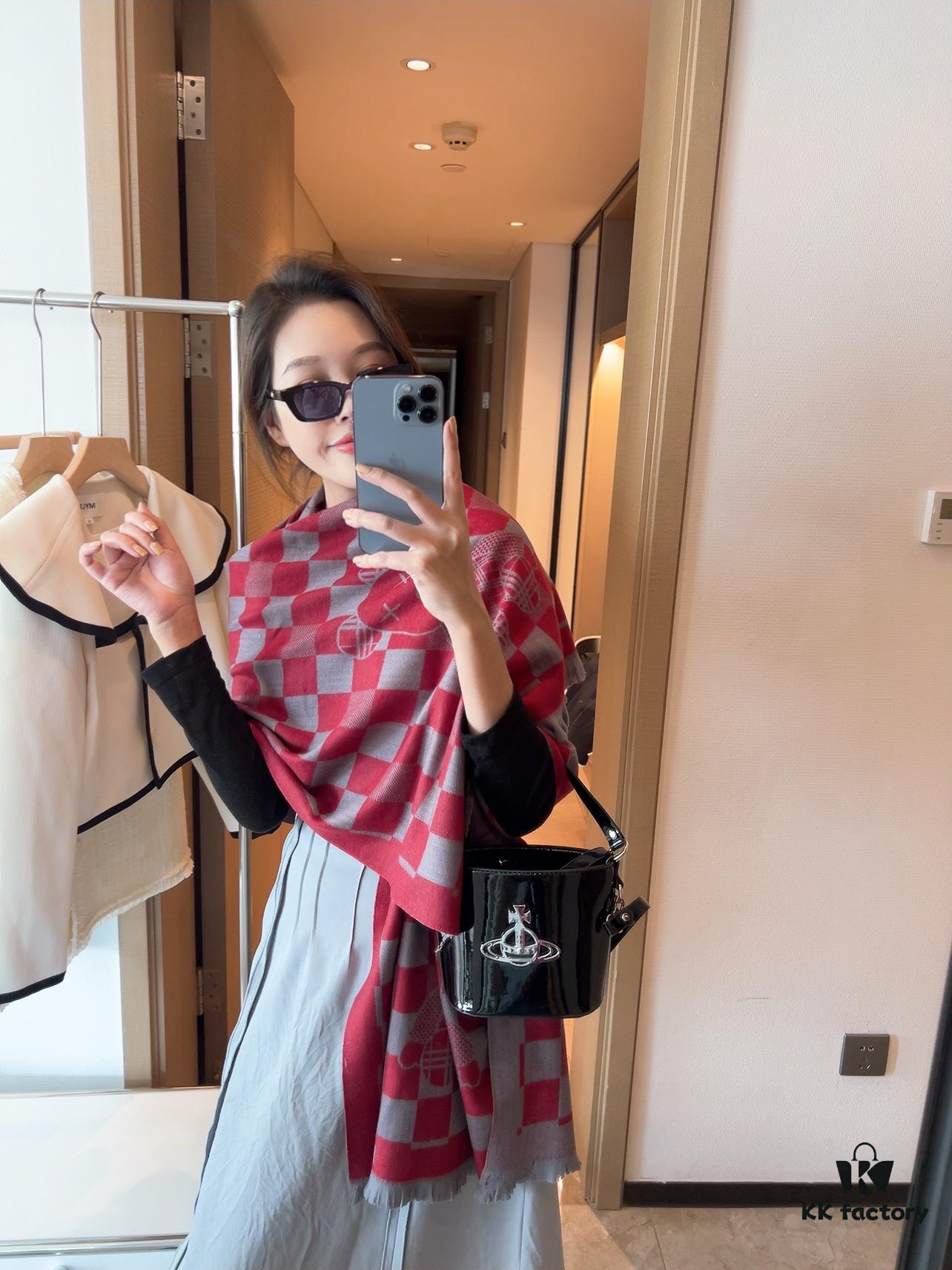 BURBERRY Cartoon Teddy Bear Scarf – This Year's Hottest Design with Premium Printing, Elegant and Sophisticated Style