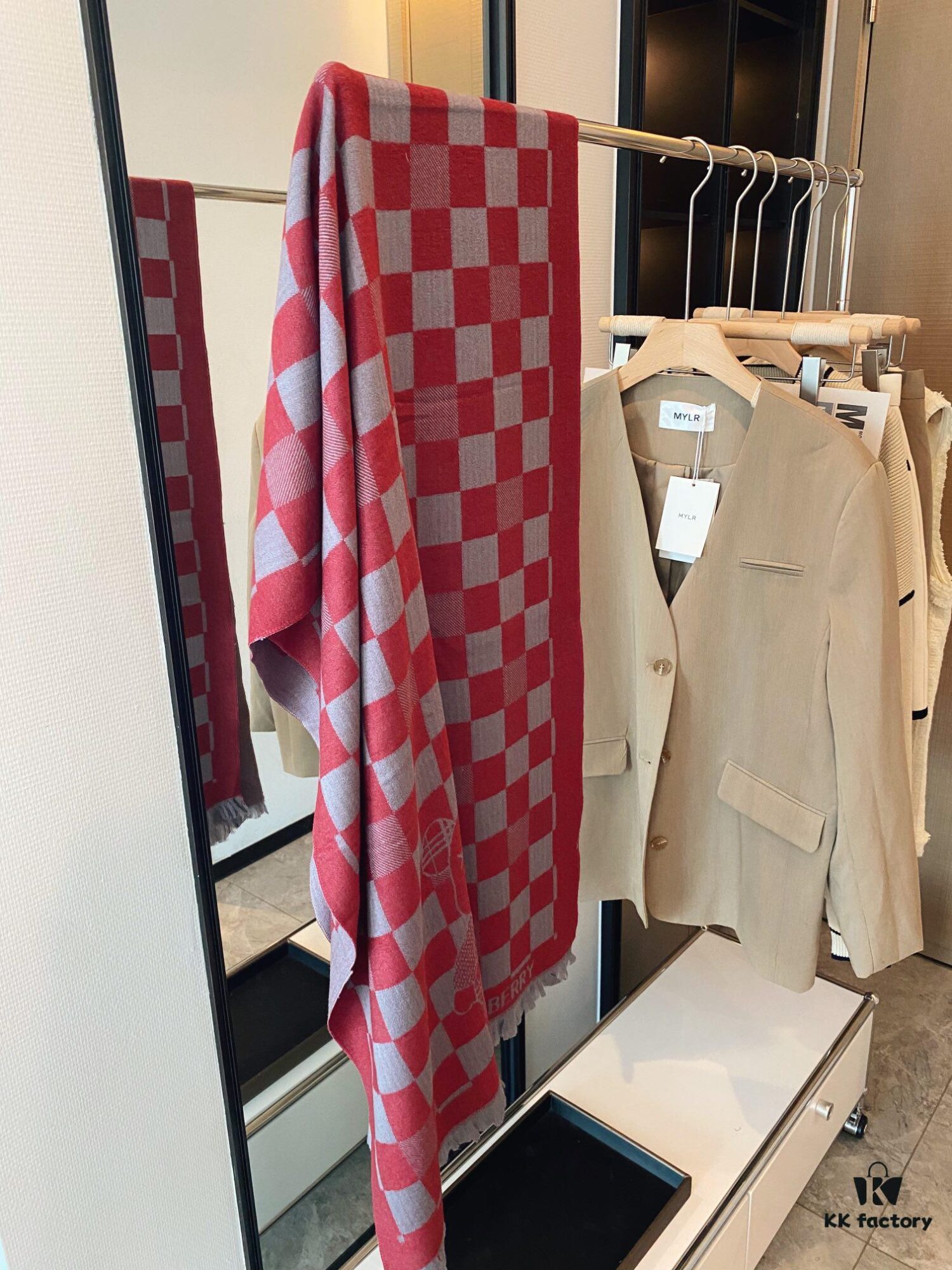 BURBERRY Cartoon Teddy Bear Scarf – This Year's Hottest Design with Premium Printing, Elegant and Sophisticated Style