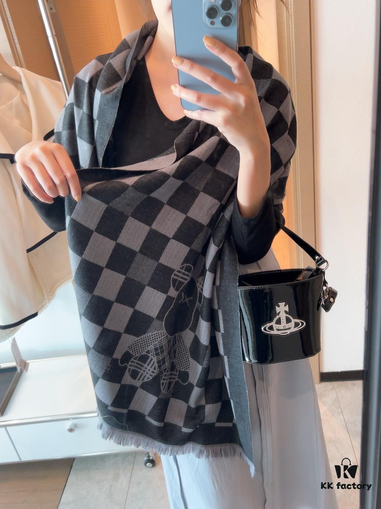 BURBERRY Cartoon Teddy Bear Scarf – This Year's Hottest Design with Premium Printing, Elegant and Sophisticated Style