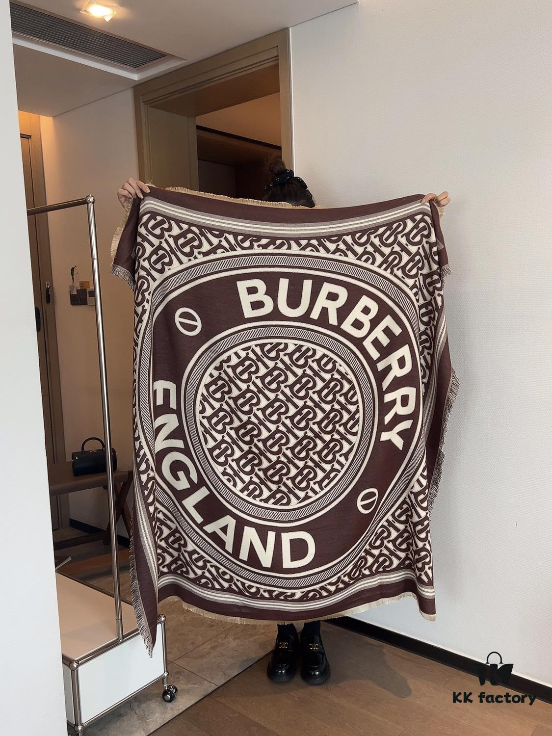 Burberry Original High-End Square Scarf – 300-Thread-Count Baby Cashmere, Luxurious and Elegant Design