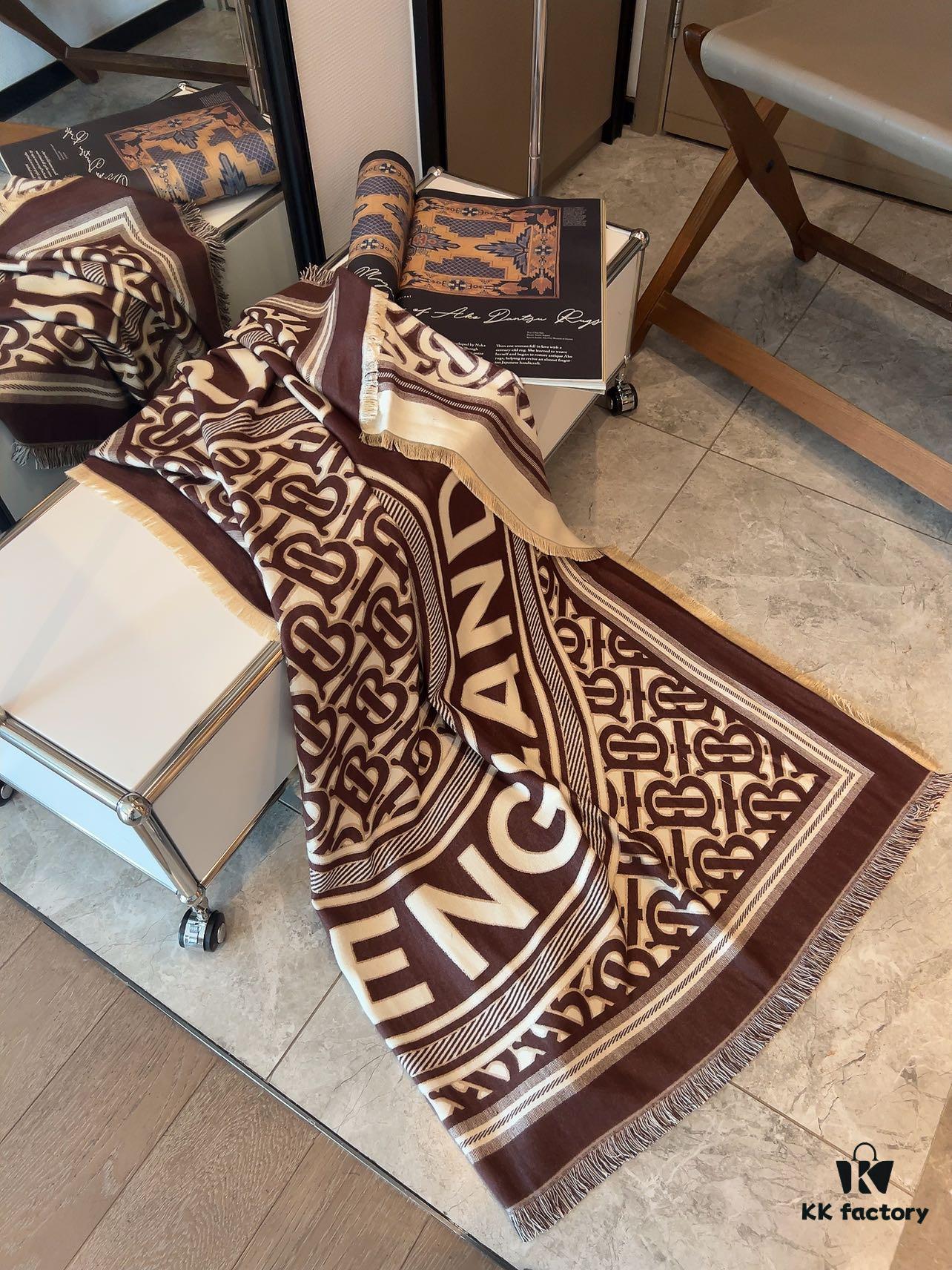 Burberry Original High-End Square Scarf – 300-Thread-Count Baby Cashmere, Luxurious and Elegant Design