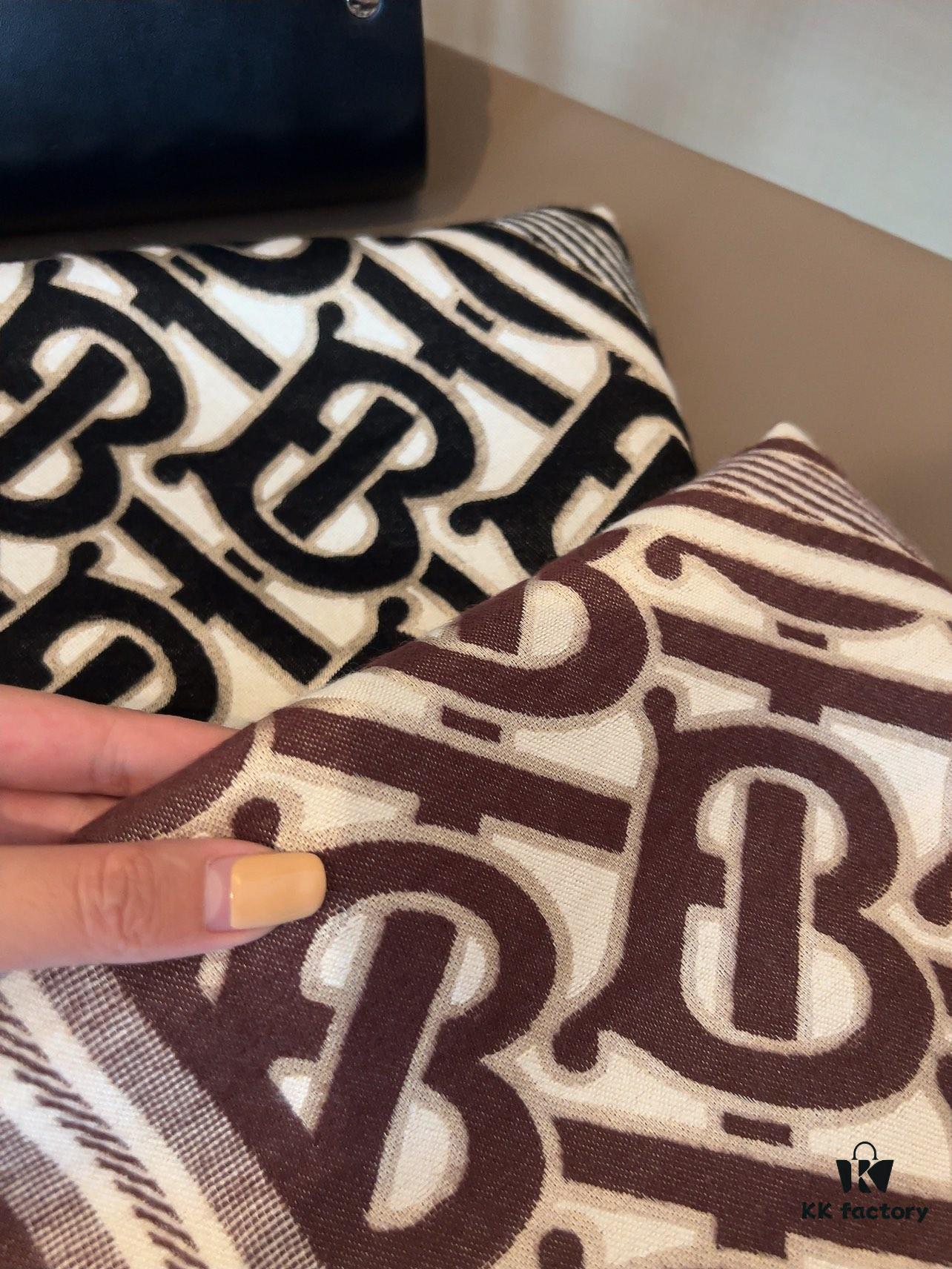 Burberry Original High-End Square Scarf – 300-Thread-Count Baby Cashmere, Luxurious and Elegant Design