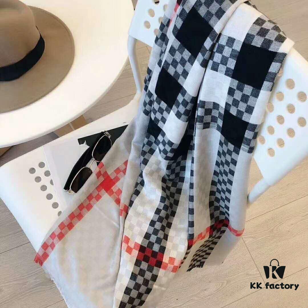 Burberry's Most Sincere Offer 😍 Exclusive Channel Item: Classic Check Cashmere Shawl by Renowned Ba Ba, A Must-Have for Everyone! Perfect Gift for Yourself or Others 🧣