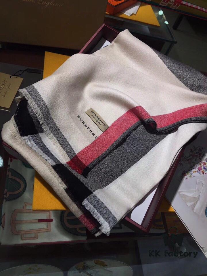 Sand Ivory White】✨ Genuine Premium Stock! Latest Export to Dubai! Burberry Classic Check Cashmere with Diamond Weave – True Royalty in Craftsmanship!