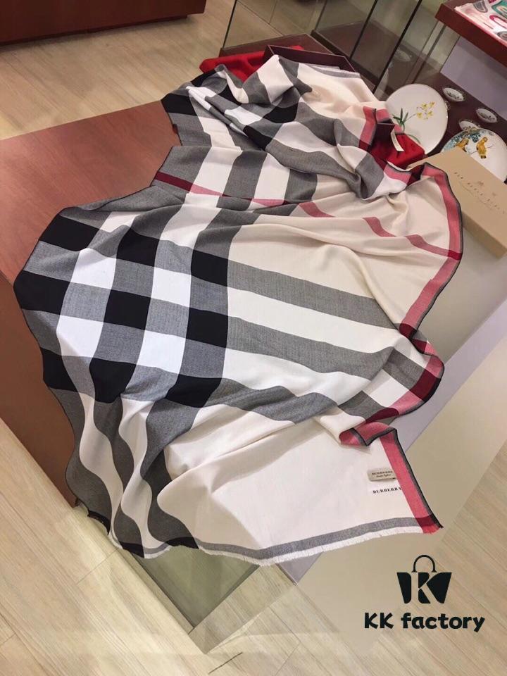 Sand Ivory White】✨ Genuine Premium Stock! Latest Export to Dubai! Burberry Classic Check Cashmere with Diamond Weave – True Royalty in Craftsmanship!