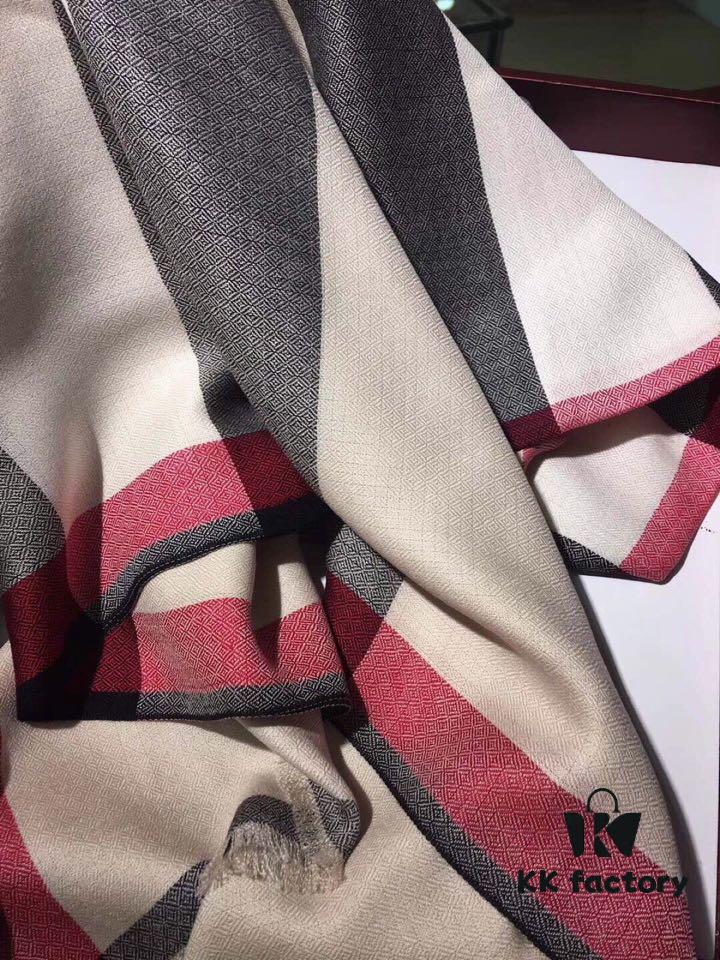 Sand Ivory White】✨ Genuine Premium Stock! Latest Export to Dubai! Burberry Classic Check Cashmere with Diamond Weave – True Royalty in Craftsmanship!