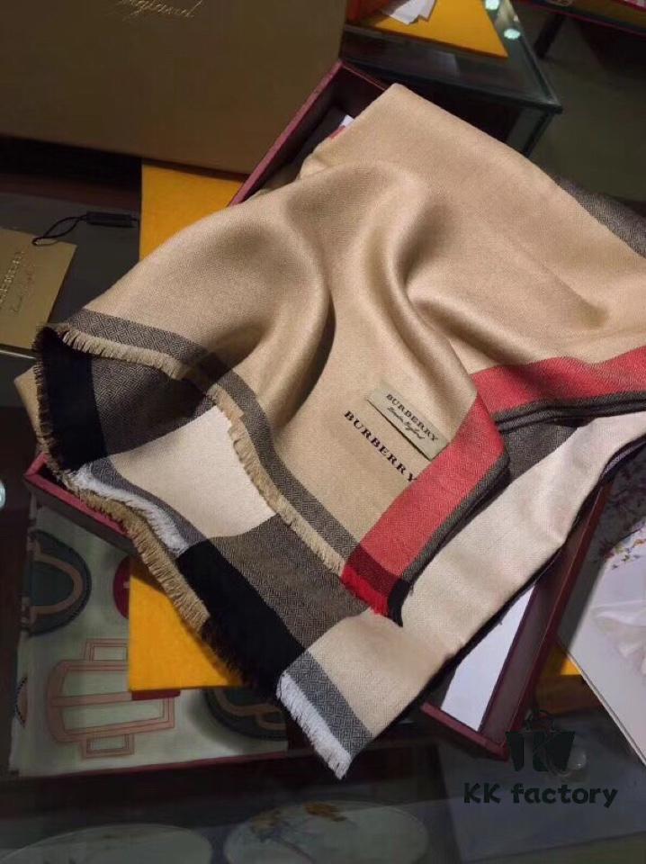 Khaki Color Genuine Premium Cashmere! Latest Export to Dubai! Burberry Classic Check Diamond Weave Season!