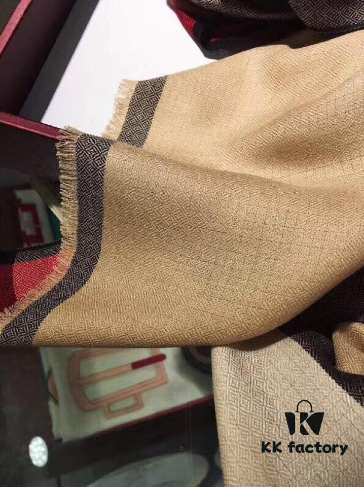 Khaki Color Genuine Premium Cashmere! Latest Export to Dubai! Burberry Classic Check Diamond Weave Season!