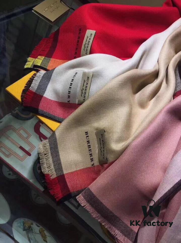 Khaki Color Genuine Premium Cashmere! Latest Export to Dubai! Burberry Classic Check Diamond Weave Season!