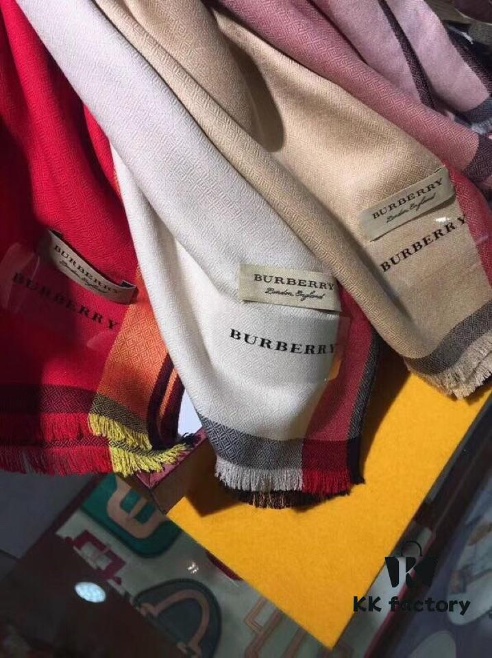Khaki Color Genuine Premium Cashmere! Latest Export to Dubai! Burberry Classic Check Diamond Weave Season!